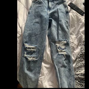Hollistee boyfriend jeans size 1R!